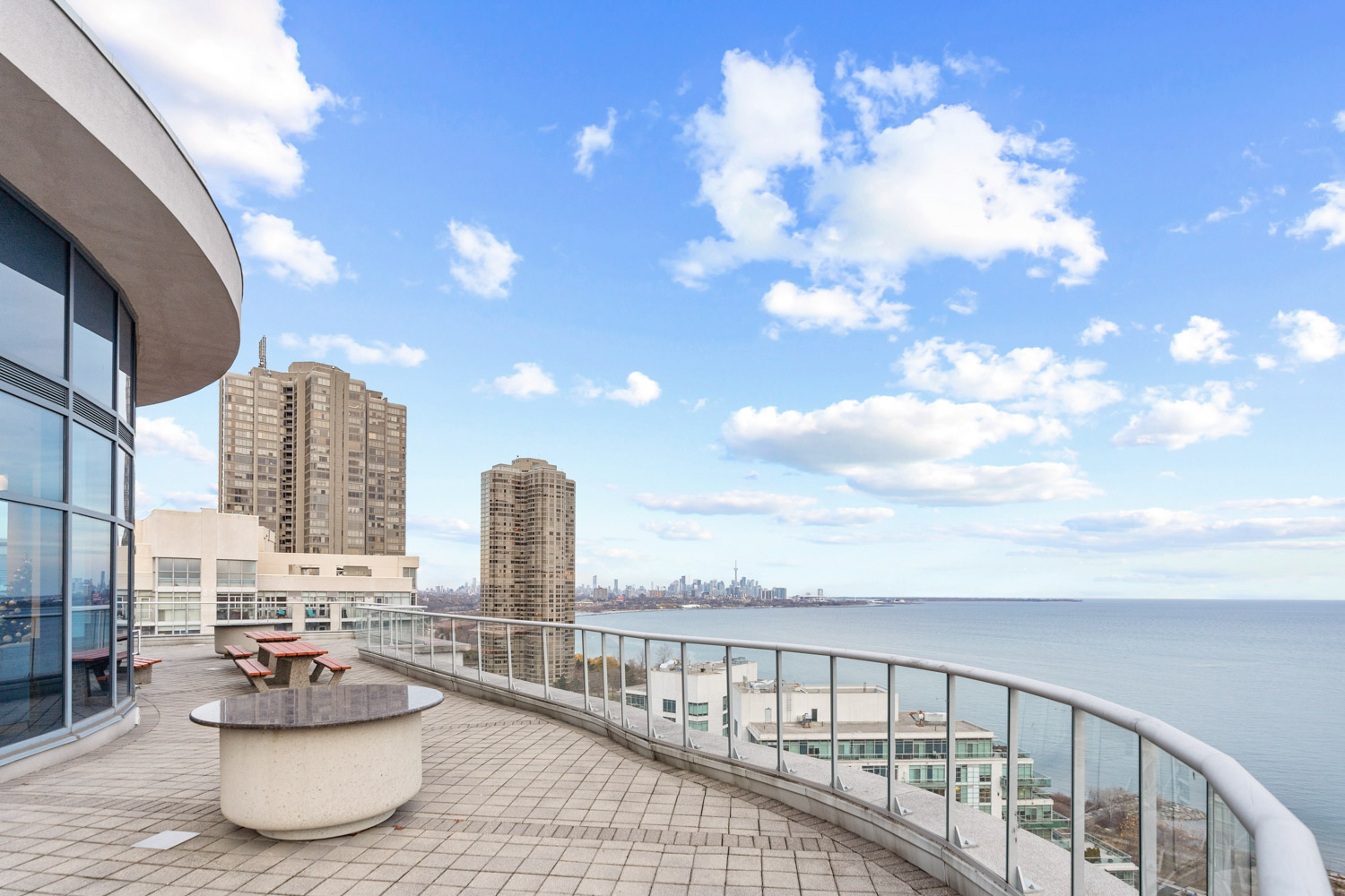 2083 Lake Shore Blvd W